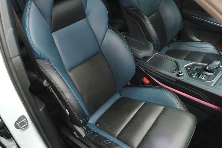 Used Lynk & Co 05 2022 2.0T Two-Wheel Drive Shine Halo Right Front Seat