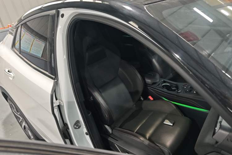 Used Lynk & Co 05 2022 2.0TD Four-Wheel Drive Dynamic Halo Right Front Seat