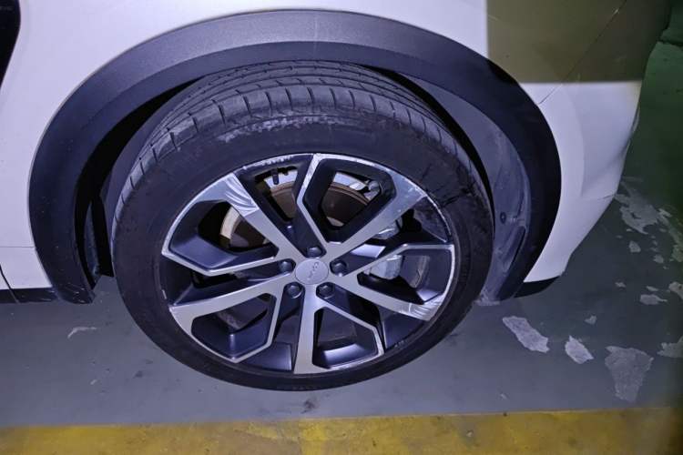 Used Lynk & Co 05 2022 2.0TD Four-Wheel Drive Dynamic Halo Right Front Wheel Hub