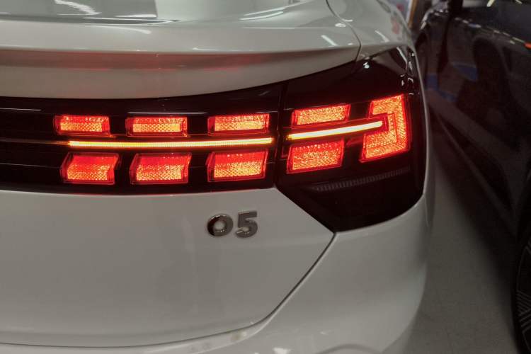Used Lynk & Co 05 2022 2.0T Two-Wheel Drive Shine Halo Right Rear Taillight