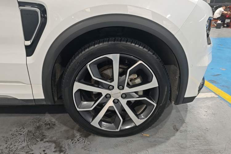 Used Lynk & Co 05 2022 2.0TD Four-Wheel Drive Dynamic Halo Right Rear Wheel Hub