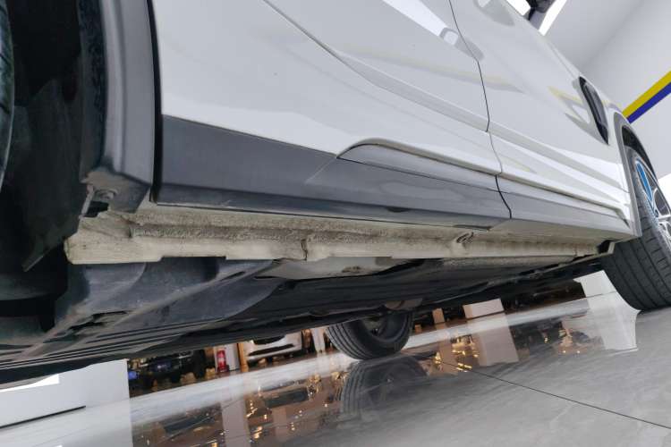 Used Lynk & Co 05 2022 2.0T Two-Wheel Drive Shine Halo Right Side Sill