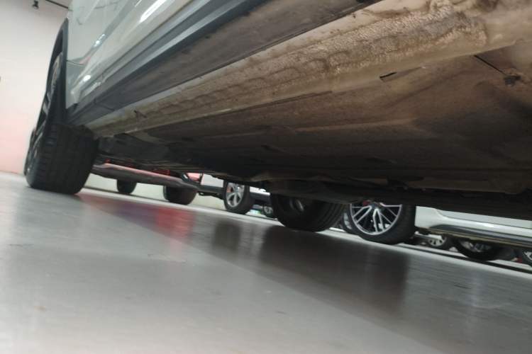 Used Lynk & Co 05 2022 2.0TD Four-Wheel Drive Dynamic Halo Right Side Sill