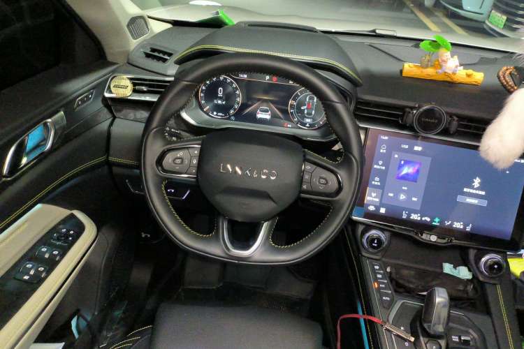 Used Lynk & Co 05 2022 2.0T Two-Wheel Drive Shine Halo Steering Wheel