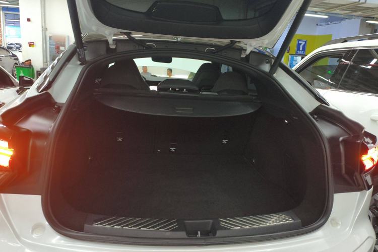 Used Lynk & Co 05 2022 2.0TD Four-Wheel Drive Dynamic Halo Trunk