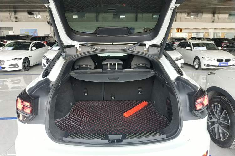 Used Lynk & Co 05 2022 2.0TD Four-Wheel Drive Dynamic Halo Trunk