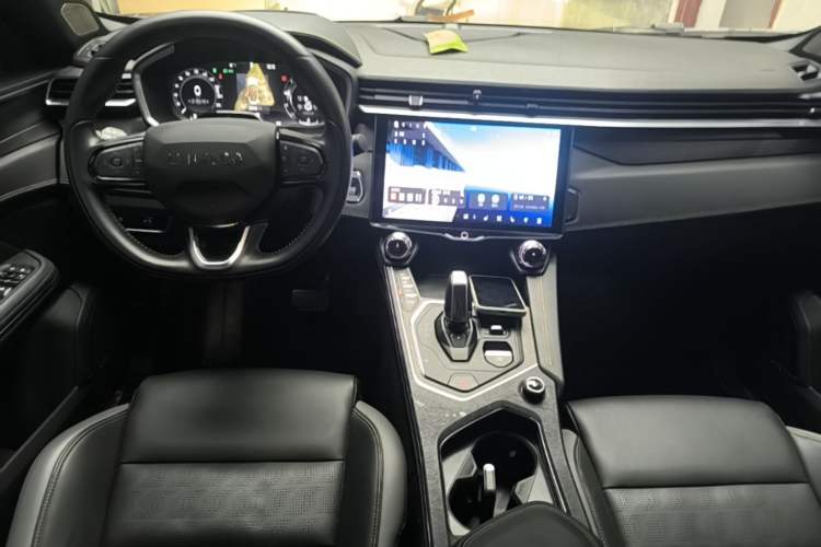 Used Lynk & Co 05 2023 2.0TD Two-Wheel Drive Shine Halo Center Console