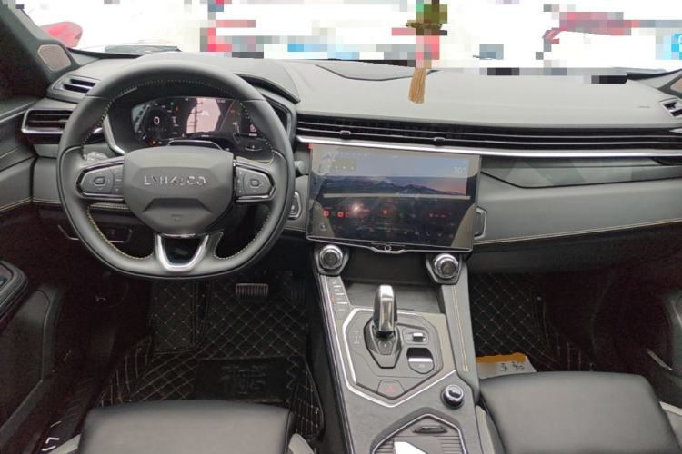Used Lynk & Co 05 2023 2.0TD Two-Wheel Drive Shine Halo Center Console