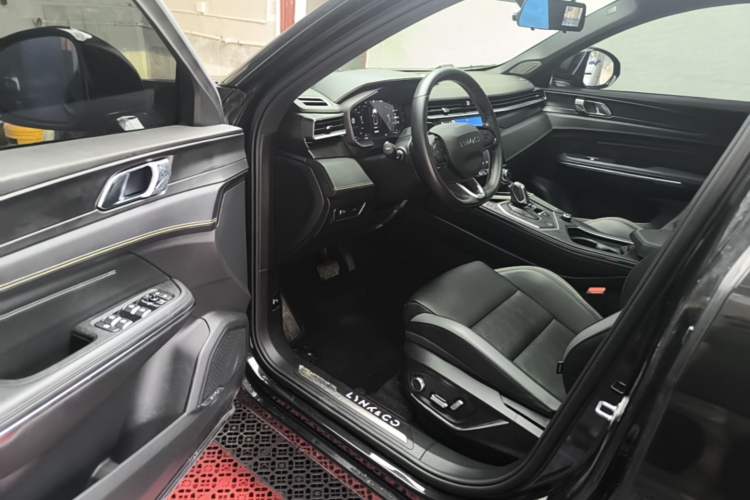 Used Lynk & Co 05 2023 2.0TD Two-Wheel Drive Shine Halo Driver Seat