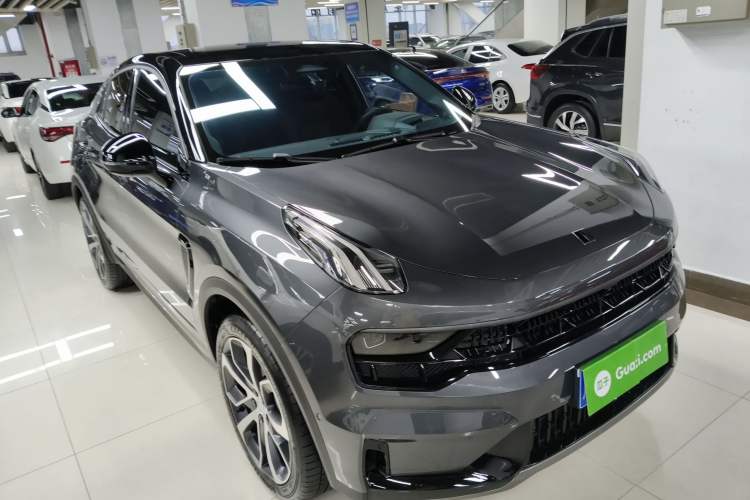 Used Lynk & Co 05 2023 2.0TD Four-Wheel Drive Sporty Halo Front Right 45 Deg