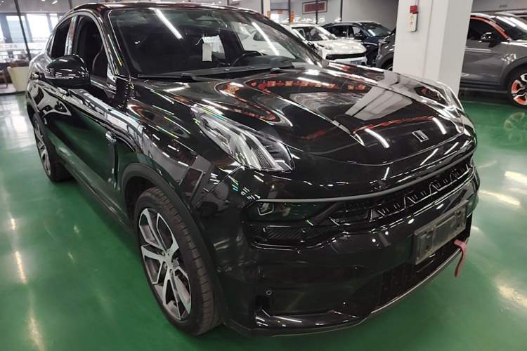 Used Lynk & Co 05 2023 2.0TD Four-Wheel Drive Sporty Halo Front Right 45 Deg