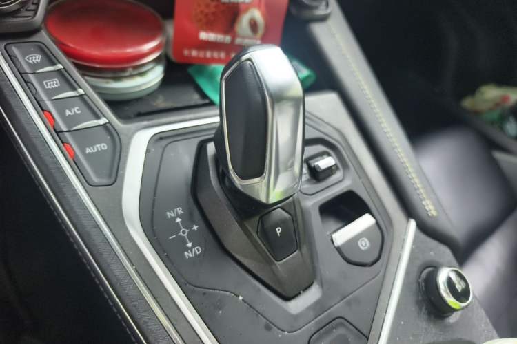 Used Lynk & Co 05 2023 2.0TD Two-Wheel Drive Shine Halo Gear Lever
