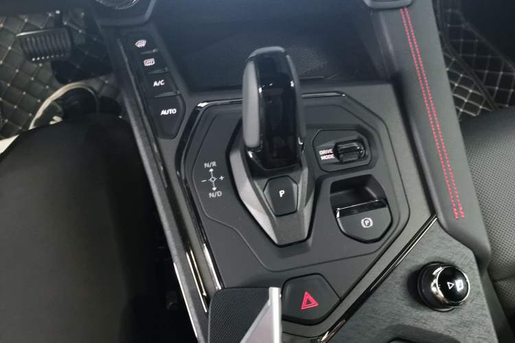 Used Lynk & Co 05 2023 2.0TD Four-Wheel Drive Sporty Halo Gear Lever
