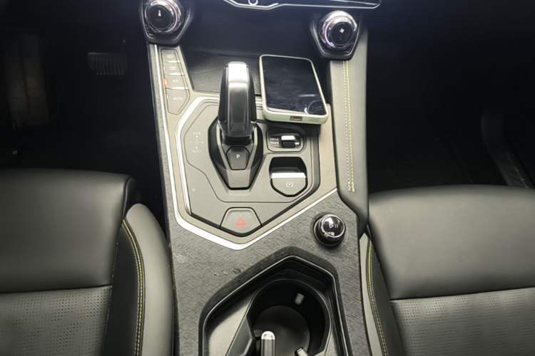 Used Lynk & Co 05 2023 2.0TD Two-Wheel Drive Shine Halo Gear Lever