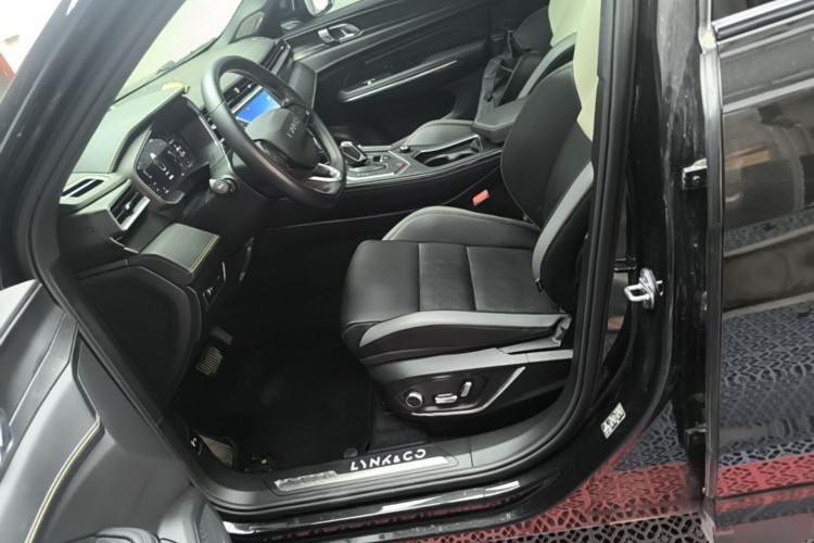 Used Lynk & Co 05 2023 2.0TD Two-Wheel Drive Shine Halo Left Front Seat