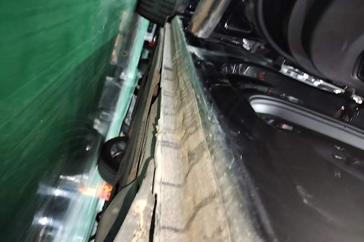 Used Lynk & Co 05 2023 2.0TD Four-Wheel Drive Sporty Halo Left Side Sill