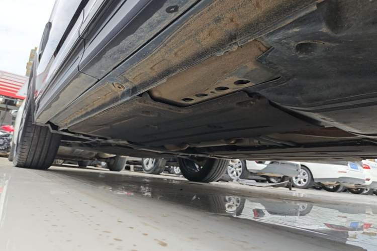 Used Lynk & Co 05 2023 2.0TD Two-Wheel Drive Shine Halo Left Side Sill