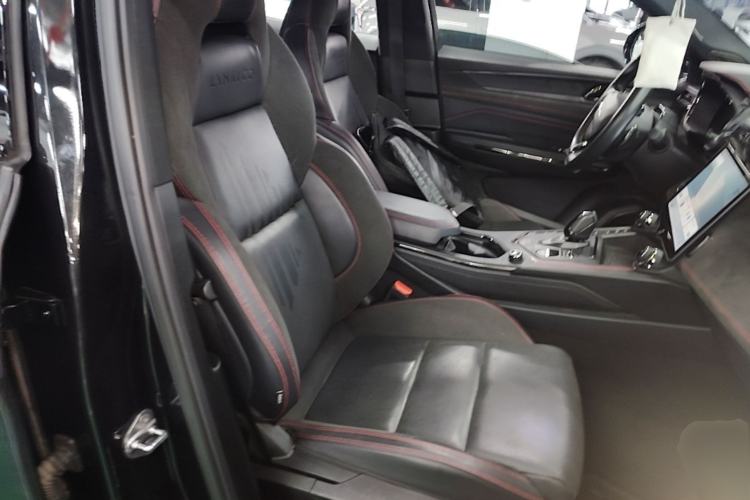 Used Lynk & Co 05 2023 2.0TD Four-Wheel Drive Sporty Halo Right Front Seat