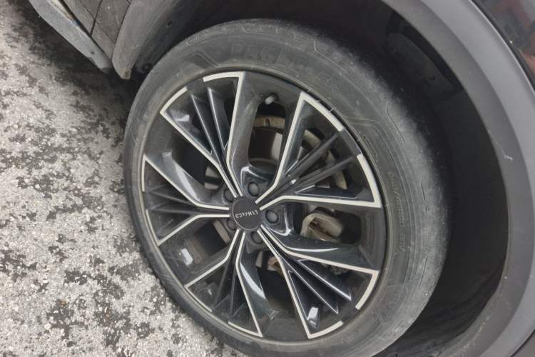 Used Lynk & Co 05 2023 2.0TD Two-Wheel Drive Shine Halo Right Front Wheel Hub