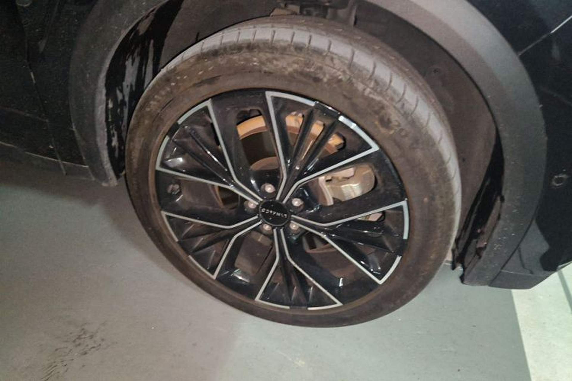 Used Lynk & Co 05 2023 2.0TD Two-Wheel Drive Shine Halo Right Front Wheel Hub