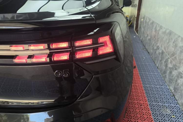 Used Lynk & Co 05 2023 2.0TD Two-Wheel Drive Shine Halo Right Rear Taillight