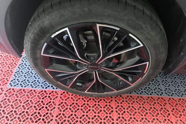 Used Lynk & Co 05 2023 2.0TD Two-Wheel Drive Shine Halo Right Rear Wheel Hub