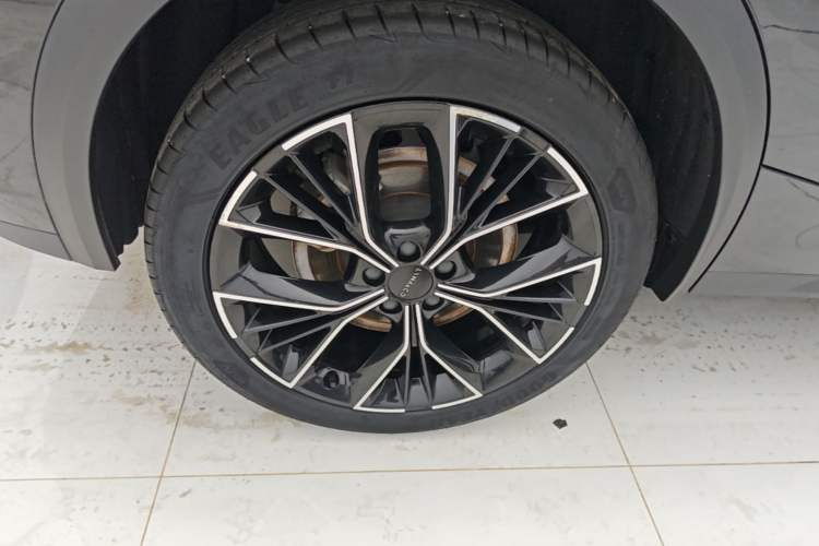 Used Lynk & Co 05 2023 2.0TD Two-Wheel Drive Shine Halo Right Rear Wheel Hub