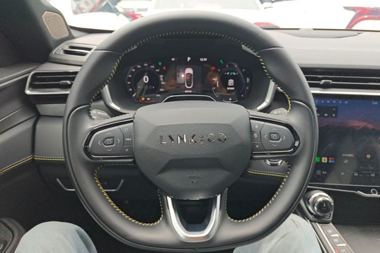 Used Lynk & Co 05 2023 2.0TD Two-Wheel Drive Shine Halo Steering Wheel