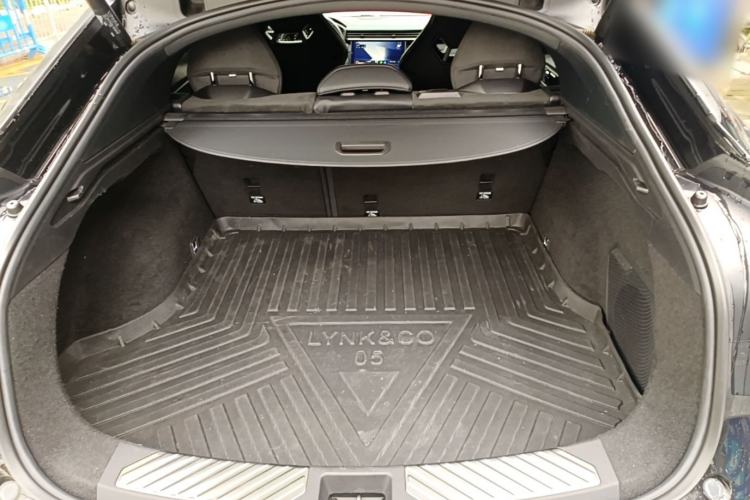 Used Lynk & Co 05 2023 2.0TD Four-Wheel Drive Sporty Halo Trunk