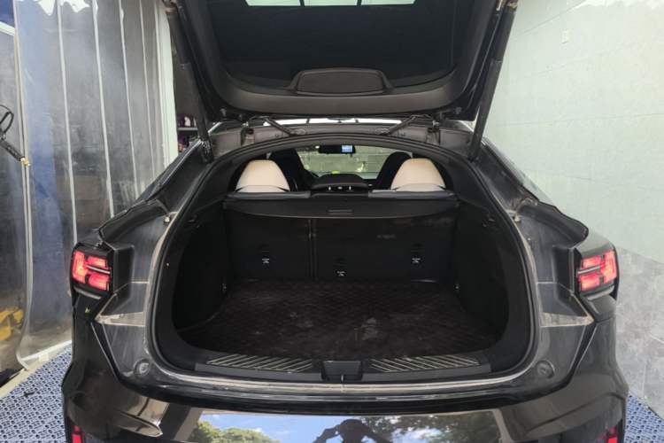 Used Lynk & Co 05 2023 2.0TD Two-Wheel Drive Shine Halo Trunk