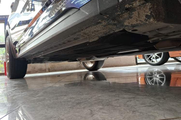 Used Lynk & Co 05 2023 2.0TD Two-Wheel Drive Shine Halo Right Side Sill