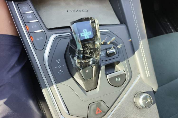 Used Lynk & Co 05 2023 2.0TD Two-Wheel Drive Shine Halo Gear Lever