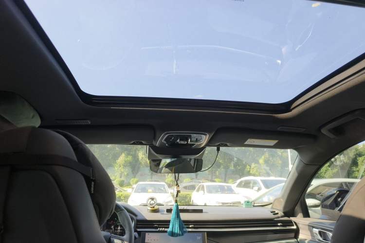 Used Lynk & Co 05 2023 2.0TD Two-Wheel Drive Shine Halo Headliner