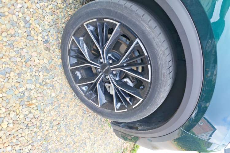 Used Lynk & Co 05 2023 2.0TD Two-Wheel Drive Shine Halo Right Front Wheel Hub