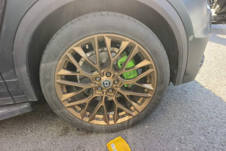Used Lynk & Co 05 2023 2.0TD Two-Wheel Drive Shine Halo Right Front Wheel Hub