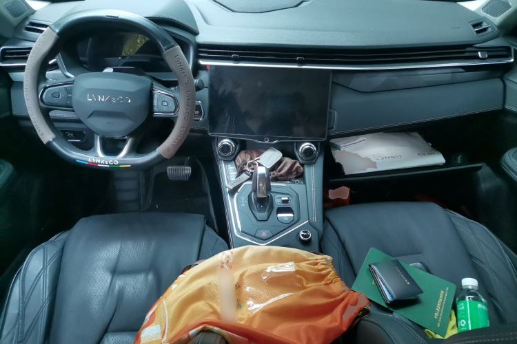 Used Lynk & Co 05 2023 2.0TD Two-Wheel Drive Zhaopu Pro Center Console
