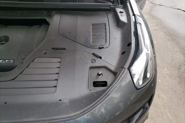 Used Lynk & Co 05 2023 2.0TD Two-Wheel Drive Zhaopu Pro Engine Bay Left