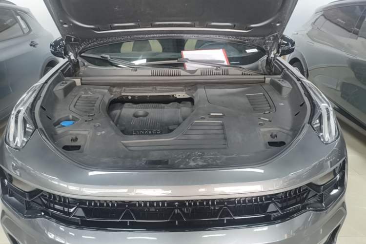 Used Lynk & Co 05 2023 2.0TD Two-Wheel Drive Shine Halo Engine Bay