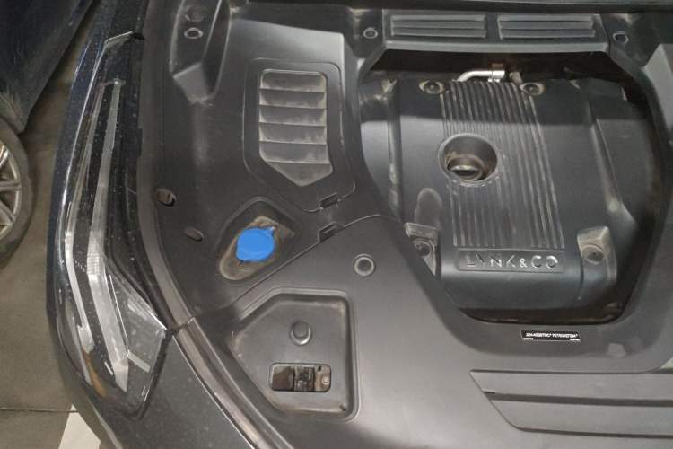 Used Lynk & Co 05 2023 2.0TD Four-Wheel Drive Sporty Halo Engine Bay Right