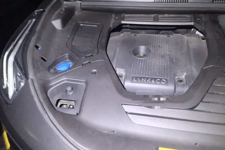 Used Lynk & Co 05 2023 2.0TD Two-Wheel Drive Shine Halo Engine Bay Right
