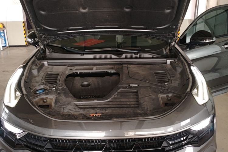 Used Lynk & Co 05 2023 2.0TD Two-Wheel Drive Shine Halo Engine Bay