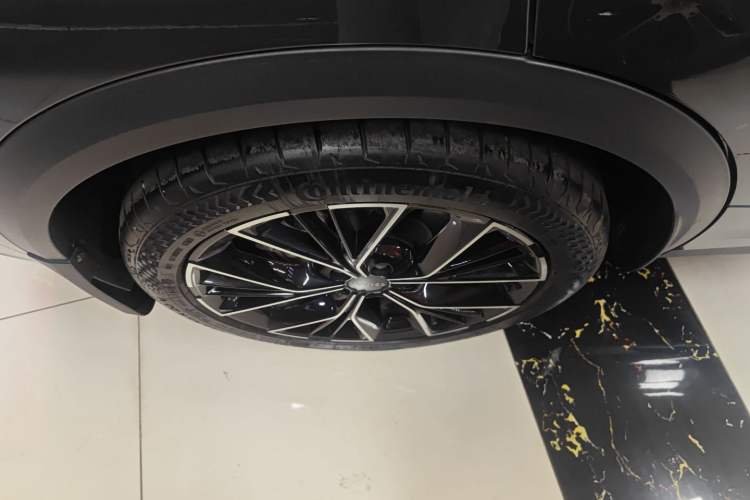 Used Lynk & Co 05 2023 2.0TD Two-Wheel Drive Shine Halo Exterior 5