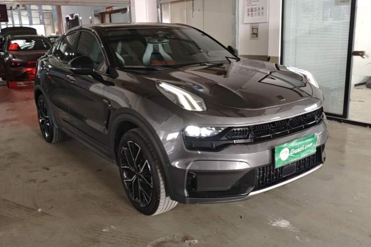 Used Lynk & Co 05 2023 2.0TD Two-Wheel Drive Shine Halo Front Right 45 Deg