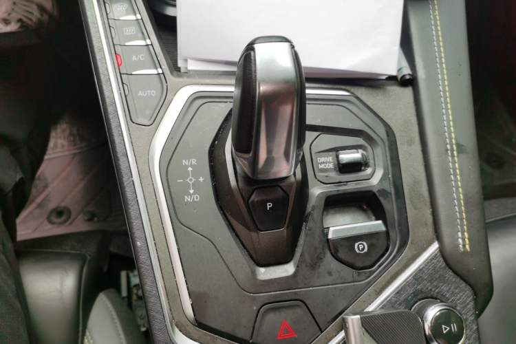Used Lynk & Co 05 2023 2.0TD Two-Wheel Drive Shine Halo Gear Lever
