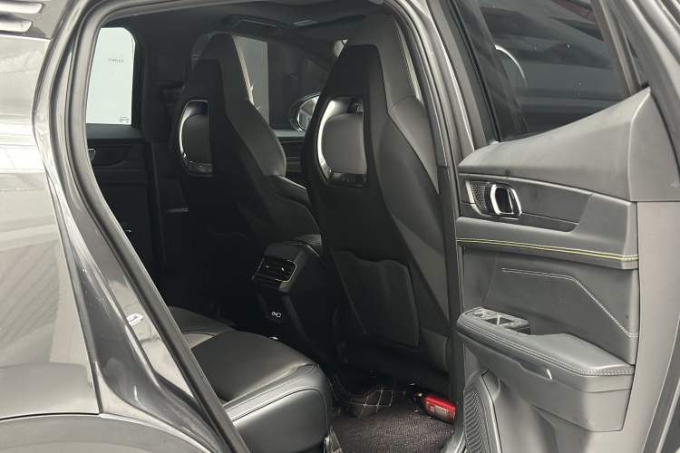 Used Lynk & Co 05 2023 2.0TD Two-Wheel Drive Shine Halo Interior 10