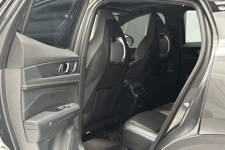 Used Lynk & Co 05 2023 2.0TD Two-Wheel Drive Shine Halo Interior 6