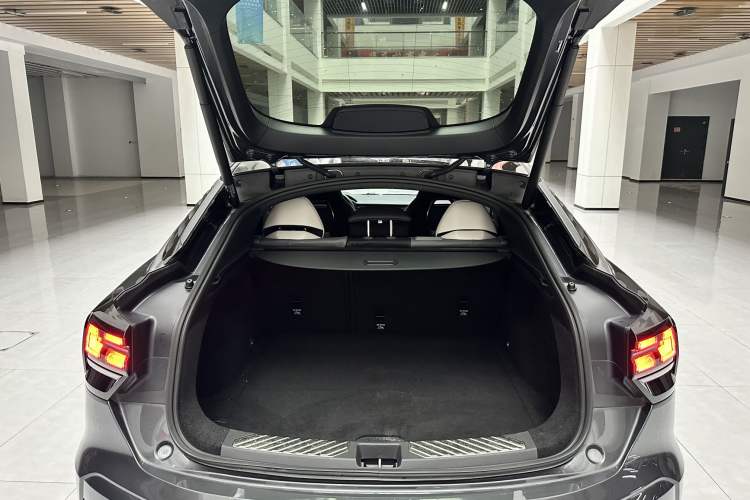 Used Lynk & Co 05 2023 2.0TD Two-Wheel Drive Shine Halo Interior 7