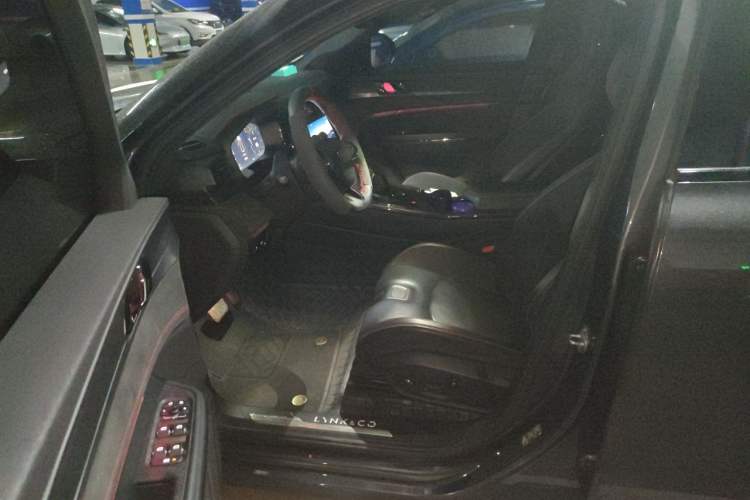 Used Lynk & Co 05 2023 2.0TD Four-Wheel Drive Sporty Halo Left Front Seat