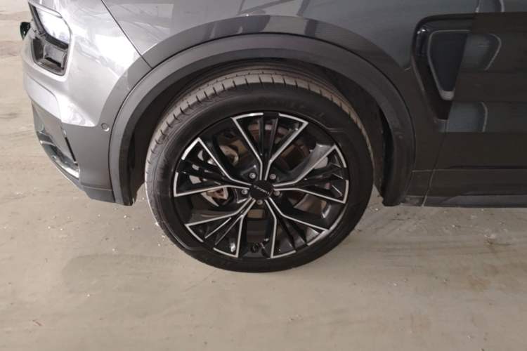 Used Lynk & Co 05 2023 2.0TD Two-Wheel Drive Shine Halo Left Front Wheel Hub