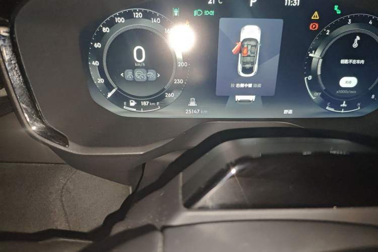 Used Lynk & Co 05 2023 2.0TD Four-Wheel Drive Sporty Halo Odometer Close Up